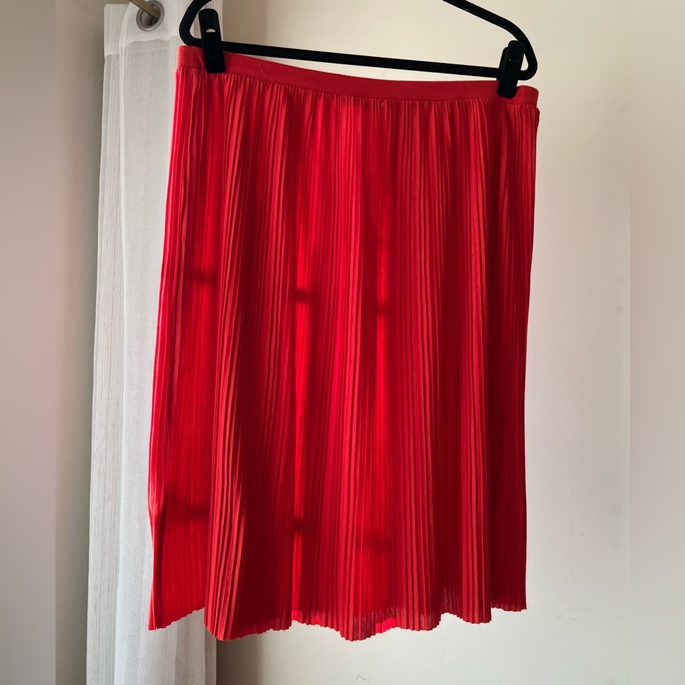 Vibrant red-orange pleated a-line skirt - Picture 8 of 10